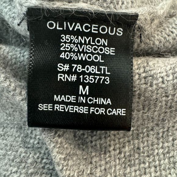 NWT* Olivaceous V-Neck Color Block Sweater in Gray and white - Women's M - Picture 6 of 7